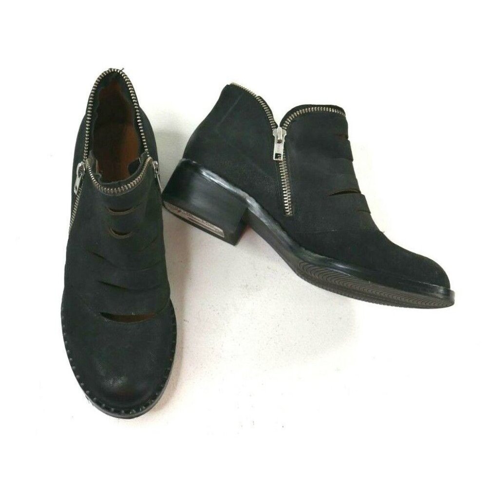 Gentle Souls by Kenneth Cole Black Leather Laser Cut Bailey Booties Wm 7M New
